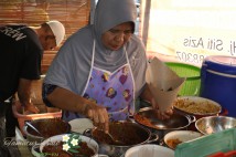 「バリ島現地観光食べ歩き情報」ディープにＢ級グルメ　完全庶民に溶け込む　行列ワルン