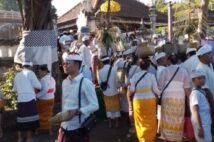 「クニンガン（Kuningan）先日　おこなわれたバリ島のお祭りに行ってきました。