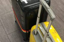 デンパサール空港は、深夜まで　観光客でいっぱい