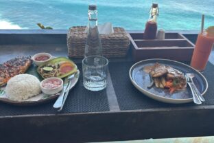 ウルワトゥの絶景レストラン「MALINI Uluwatu」へ｜海と夕日を楽しむ最高の時間